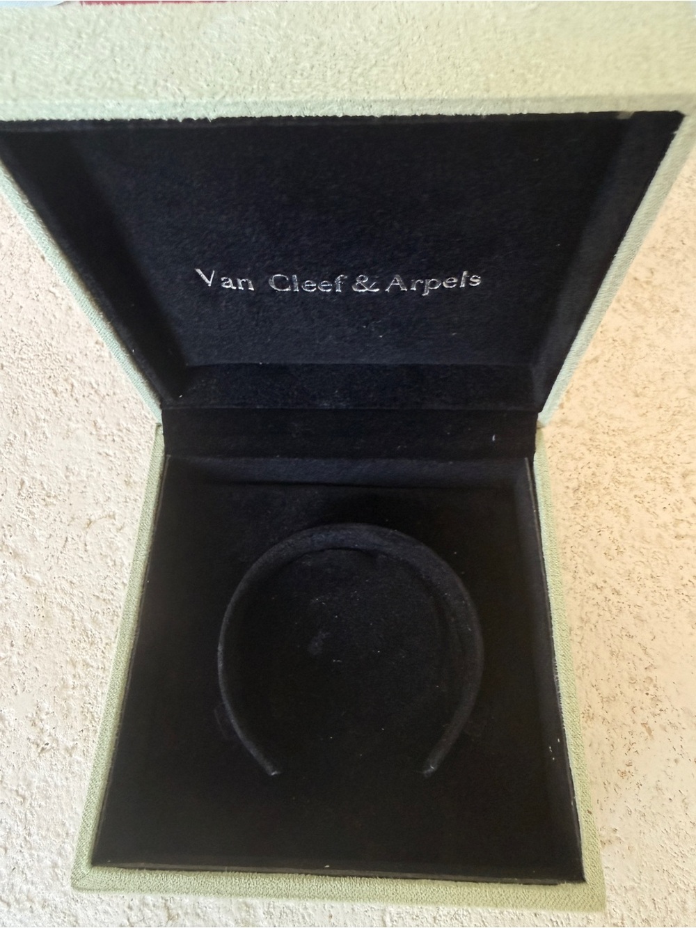 Van Cleef & Arpels Black Velvet bracelet Box with Green Exterior